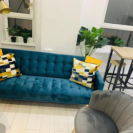 Cheerful 2 Bedroom Homely Apartment, Sleeps 6 Guest Comfy, 3X Double Bed, Parking, Free Wifi, Suitable For Business, Leisure Guest,Glasgow, Glasgow West End, Near City Centre 외부 사진