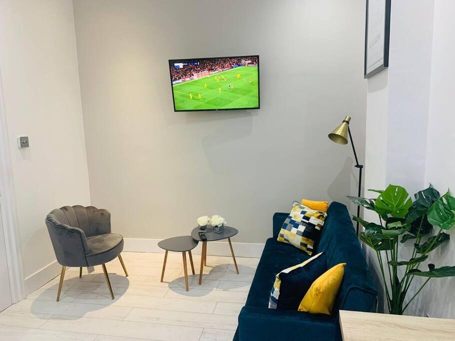 Cheerful 2 Bedroom Homely Apartment, Sleeps 6 Guest Comfy, 3X Double Bed, Parking, Free Wifi, Suitable For Business, Leisure Guest,Glasgow, Glasgow West End, Near City Centre 외부 사진
