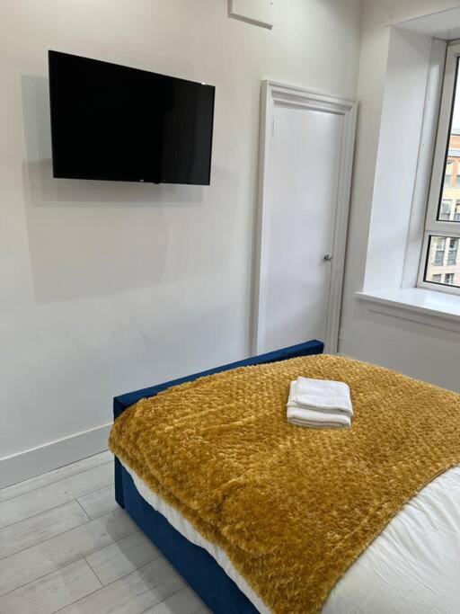 Cheerful 2 Bedroom Homely Apartment, Sleeps 6 Guest Comfy, 3X Double Bed, Parking, Free Wifi, Suitable For Business, Leisure Guest,Glasgow, Glasgow West End, Near City Centre 외부 사진