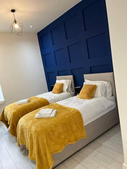 Cheerful 2 Bedroom Homely Apartment, Sleeps 6 Guest Comfy, 3X Double Bed, Parking, Free Wifi, Suitable For Business, Leisure Guest,Glasgow, Glasgow West End, Near City Centre 외부 사진
