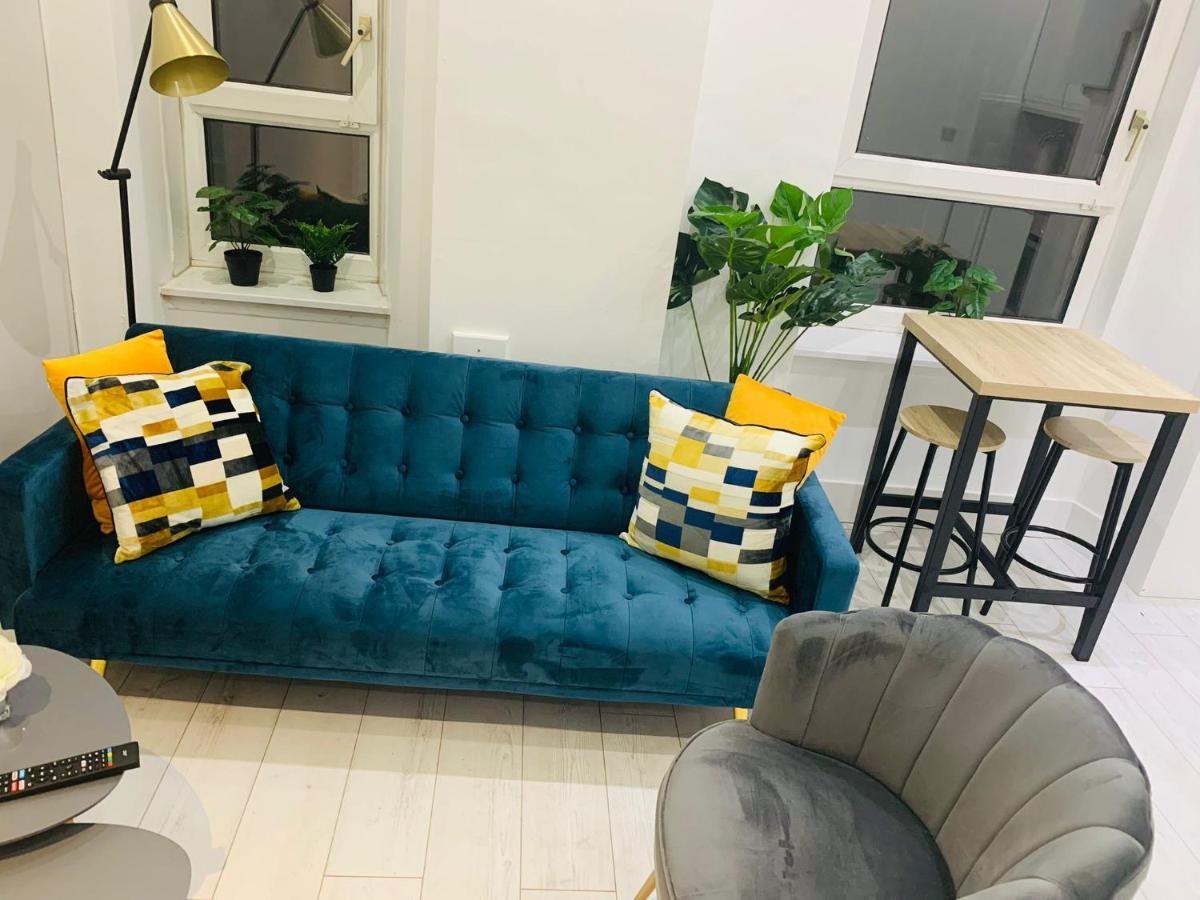 Cheerful 2 Bedroom Homely Apartment, Sleeps 6 Guest Comfy, 3X Double Bed, Parking, Free Wifi, Suitable For Business, Leisure Guest,Glasgow, Glasgow West End, Near City Centre 외부 사진