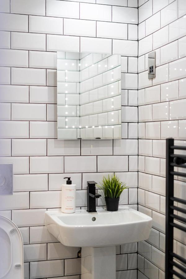 Cheerful 2 Bedroom Homely Apartment, Sleeps 6 Guest Comfy, 3X Double Bed, Parking, Free Wifi, Suitable For Business, Leisure Guest,Glasgow, Glasgow West End, Near City Centre 외부 사진