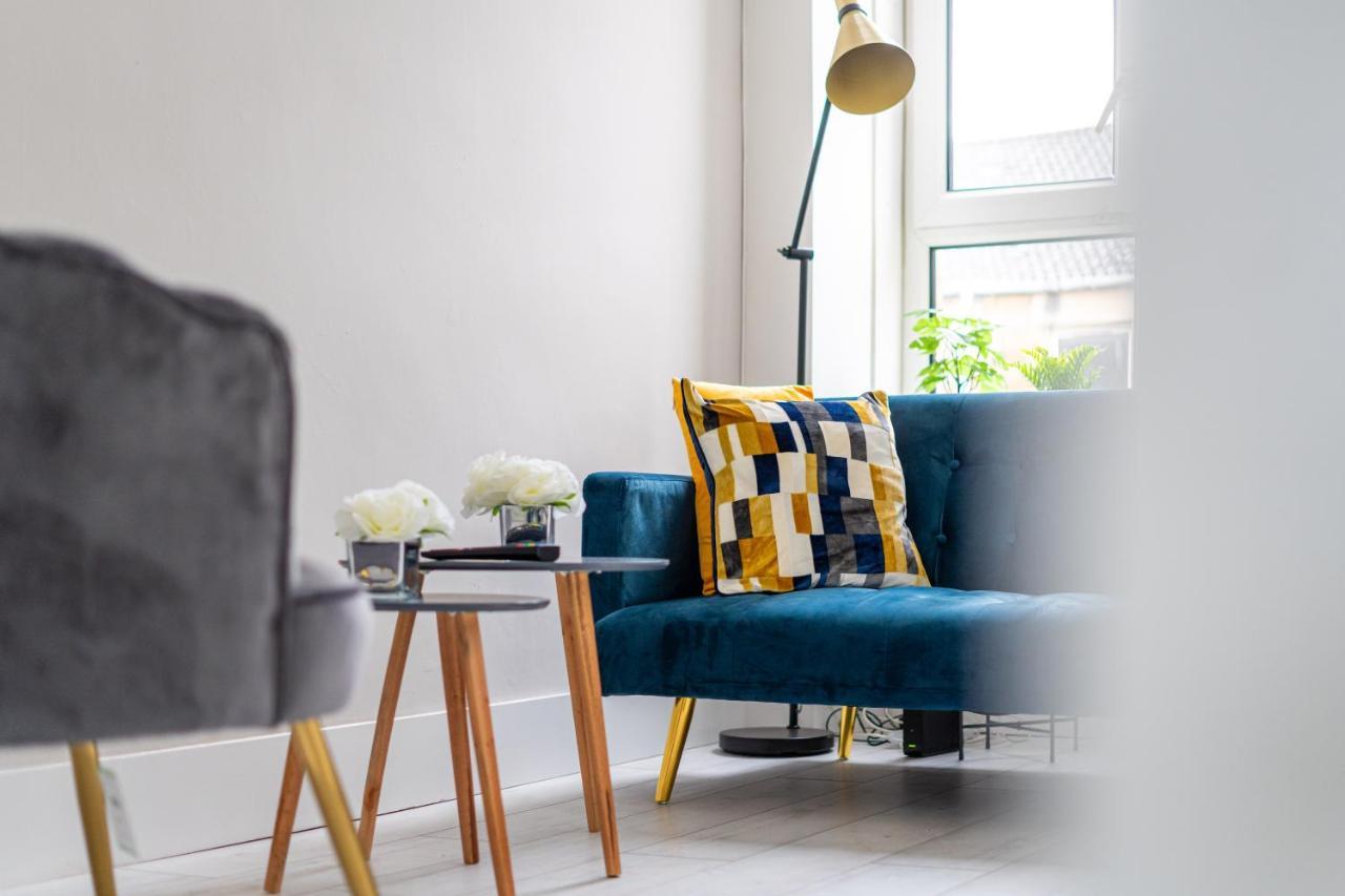 Cheerful 2 Bedroom Homely Apartment, Sleeps 6 Guest Comfy, 3X Double Bed, Parking, Free Wifi, Suitable For Business, Leisure Guest,Glasgow, Glasgow West End, Near City Centre 외부 사진