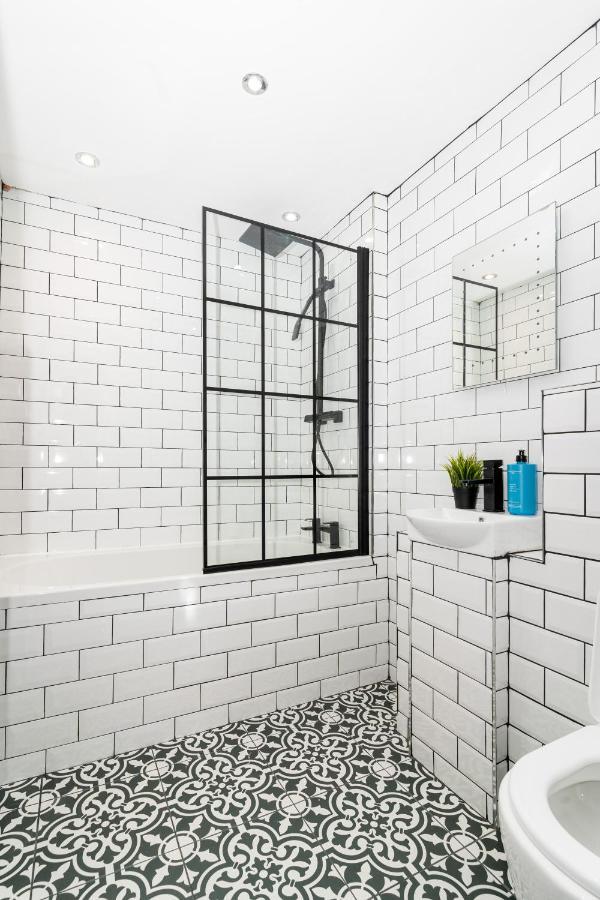 Cheerful 2 Bedroom Homely Apartment, Sleeps 6 Guest Comfy, 3X Double Bed, Parking, Free Wifi, Suitable For Business, Leisure Guest,Glasgow, Glasgow West End, Near City Centre 외부 사진