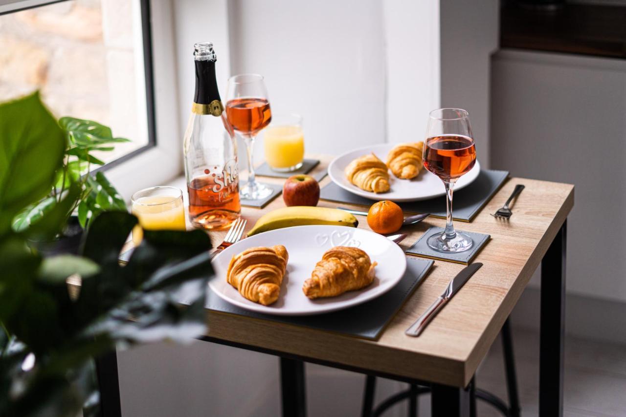 Cheerful 2 Bedroom Homely Apartment, Sleeps 6 Guest Comfy, 3X Double Bed, Parking, Free Wifi, Suitable For Business, Leisure Guest,Glasgow, Glasgow West End, Near City Centre 외부 사진