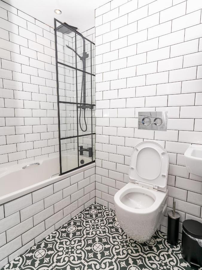 Cheerful 2 Bedroom Homely Apartment, Sleeps 6 Guest Comfy, 3X Double Bed, Parking, Free Wifi, Suitable For Business, Leisure Guest,Glasgow, Glasgow West End, Near City Centre 외부 사진