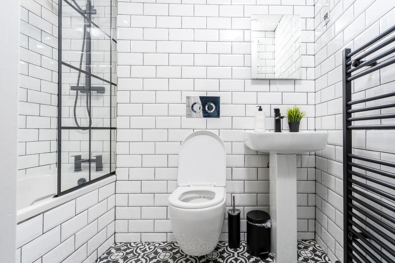 Cheerful 2 Bedroom Homely Apartment, Sleeps 6 Guest Comfy, 3X Double Bed, Parking, Free Wifi, Suitable For Business, Leisure Guest,Glasgow, Glasgow West End, Near City Centre 외부 사진