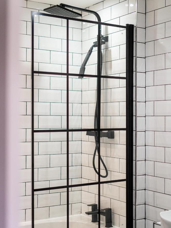 Cheerful 2 Bedroom Homely Apartment, Sleeps 6 Guest Comfy, 3X Double Bed, Parking, Free Wifi, Suitable For Business, Leisure Guest,Glasgow, Glasgow West End, Near City Centre 외부 사진